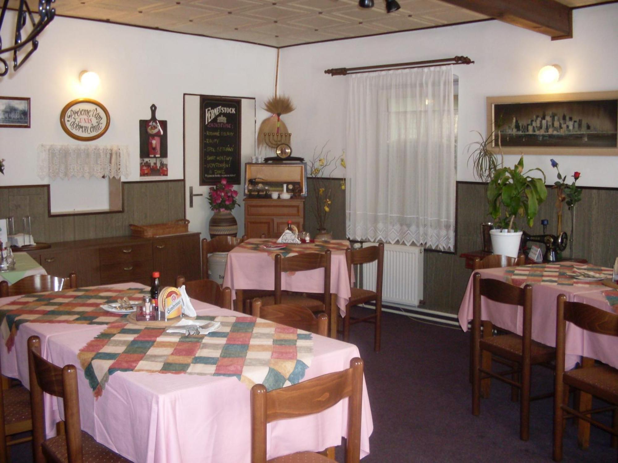 Pension U Kastanu Карлові Вари Екстер'єр фото